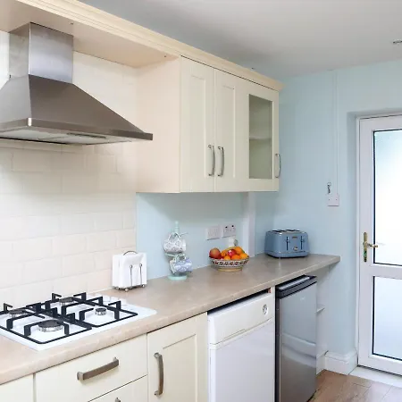 3 Bed House *